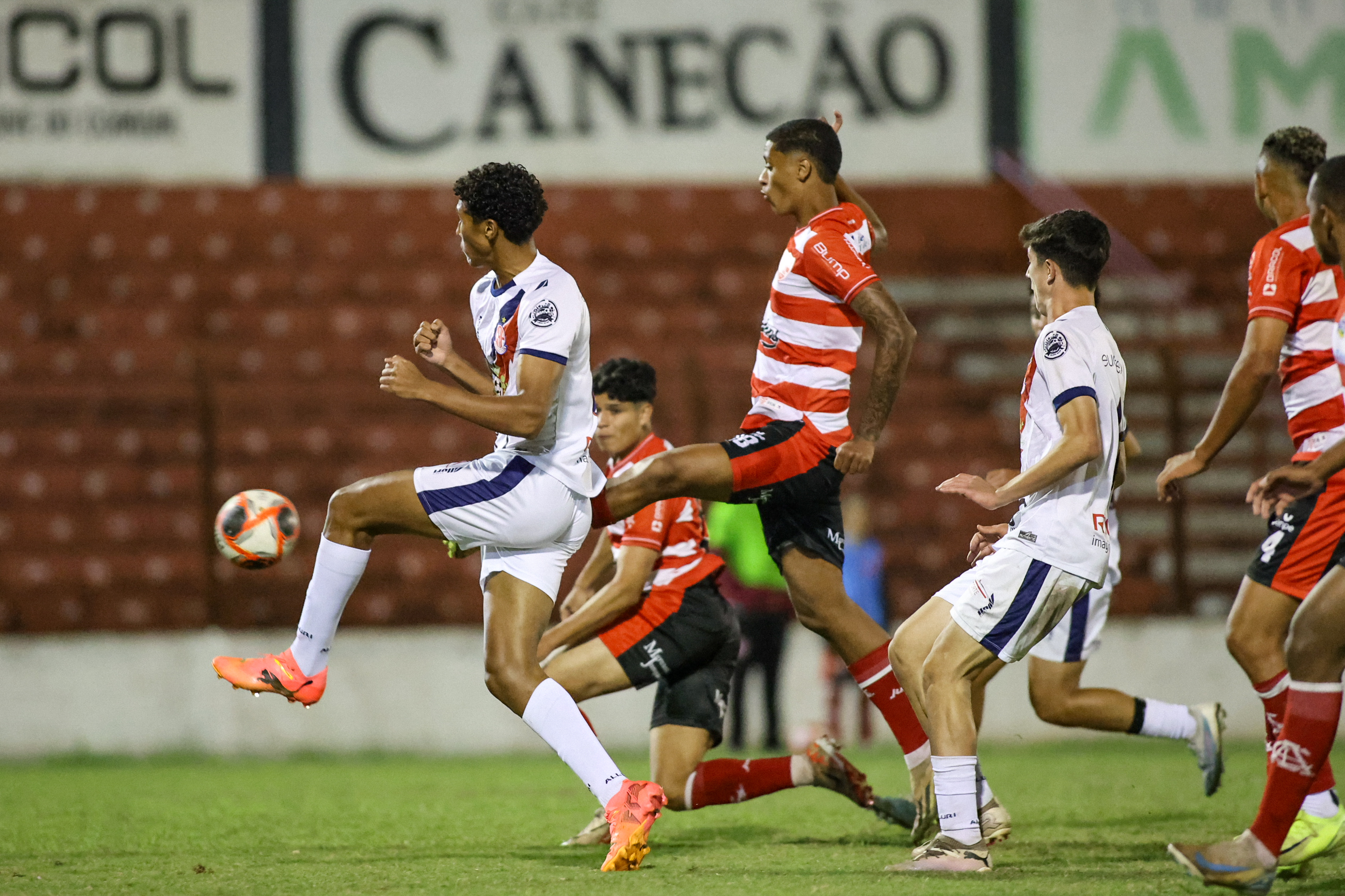 Base: No derbi regional, deu empate!