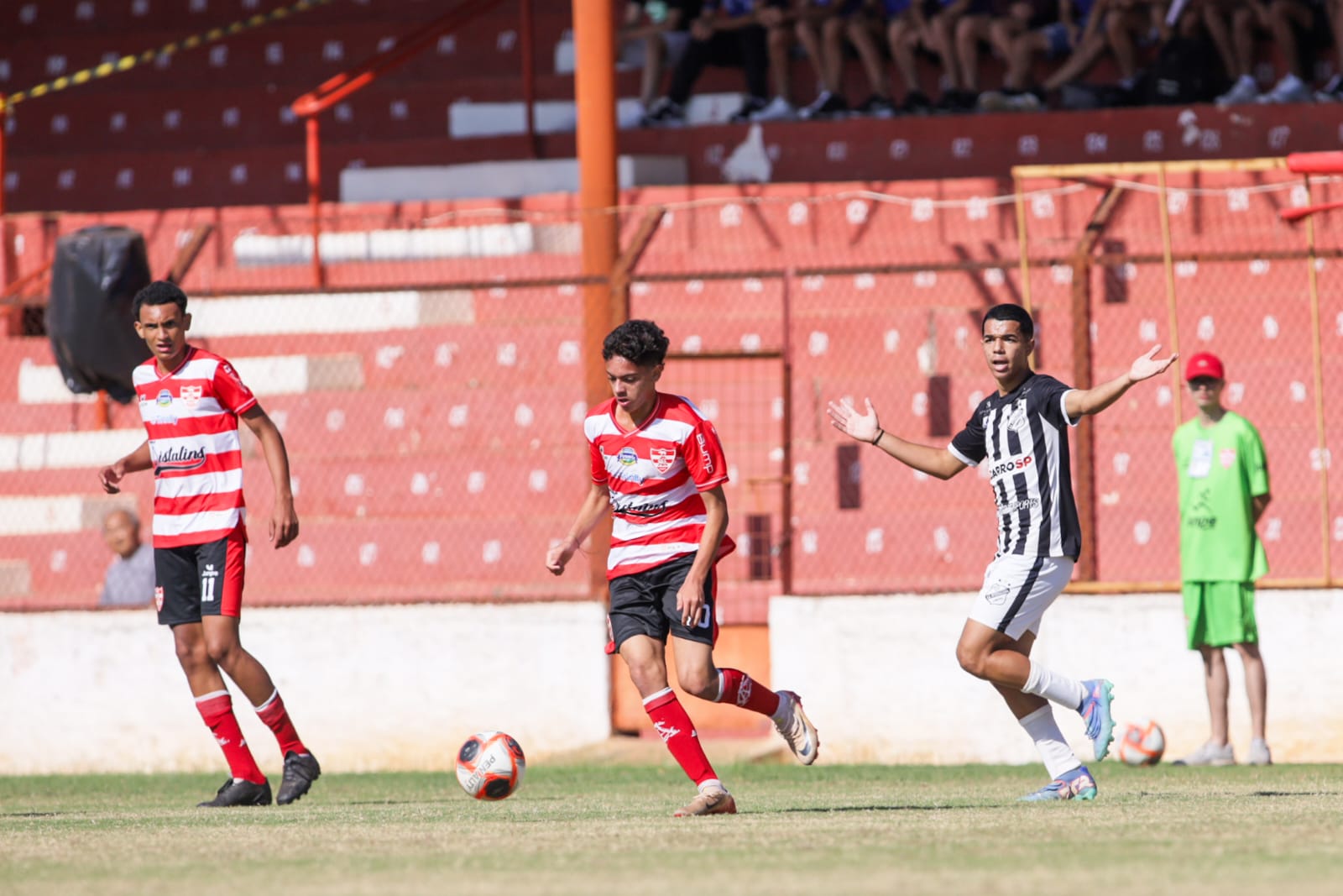 Base: No sub15 Linense é derrotado em Lins