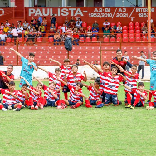 Base: Linense Sub-11 e Sub-12 entraram em campo neste domingo.