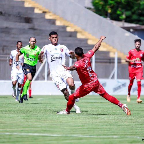 Linense vence de virada e segue vivo na briga pelo G8