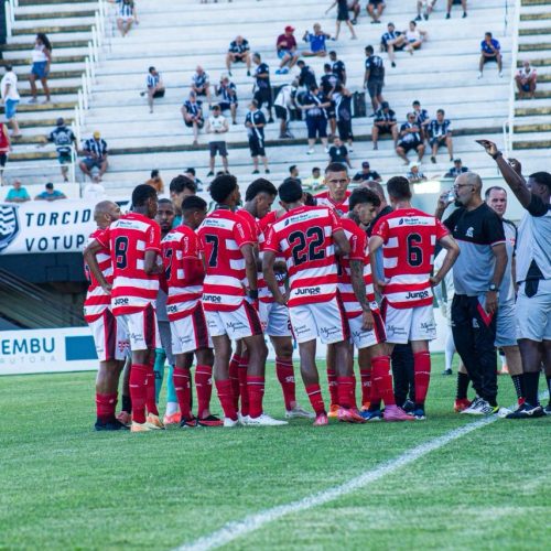 Jogando fora, Linense empata e segue no G8.